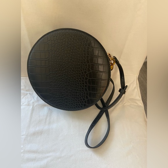 Madison West, NWOT Black Faux Croc Round Crossbody Purse Acrylic Tortoise Chain - Picture 3 of 12